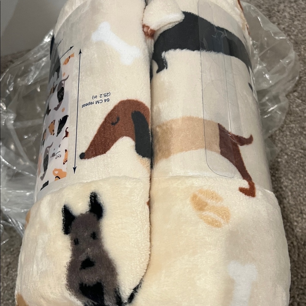 The Big One Colorful Dog Print Throw Blanket dogs in sweaters beige multi NWT - Picture 5 of 5